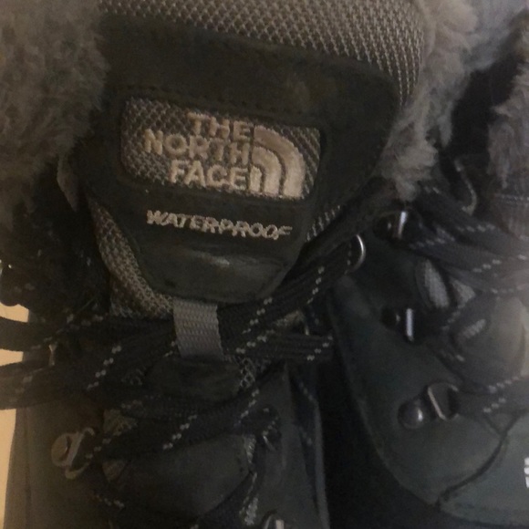 Women’s north face primaloft waterproof boots - Picture 2 of 10